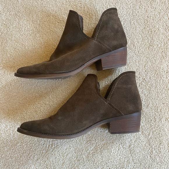 Steve Madden Austin Olive Suede Bootie - Size 10 - Picture 4 of 6